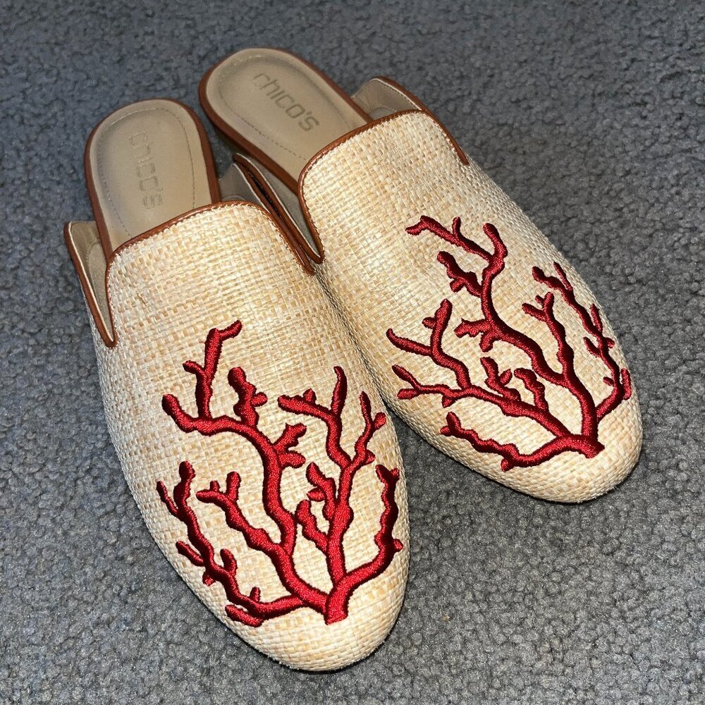 CHICO'S HAZEL RAFFIA EMBROIDERED BRANCH CORAL REEF MULE FLAT SLIDE - EUC 9.5M